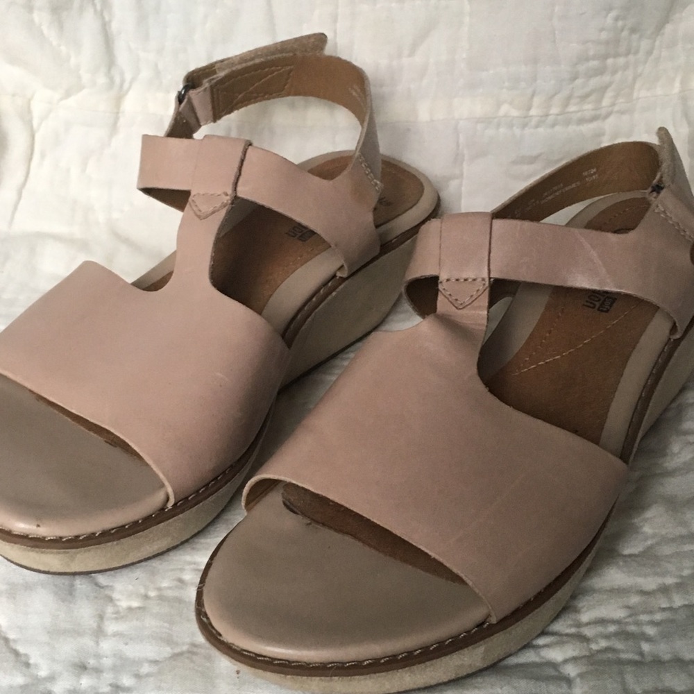 Clark’s Artisan tan platform wedge sandals